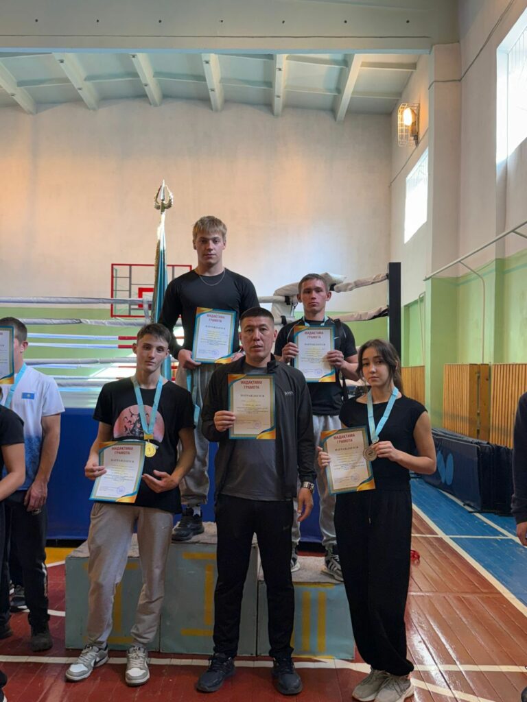 Сегодня, 22.10.2025, прошли соревнования по армрестлингу среди юношей и девушек в рамках Молодежной лиги района Алтай.